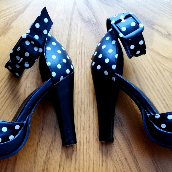 Women's Peep Toe T.U.K Heels, SZ 7 - Picture 6 of 12